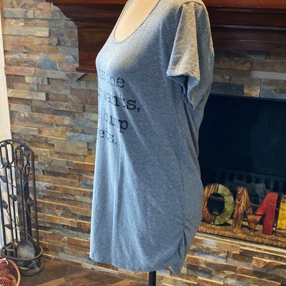 MATERNITY top-runs small - Picture 3 of 5